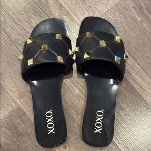XOXO Womena 8.5 Black and Gold Studded Sandals